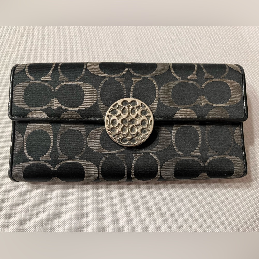 Classic Coach wallet, black